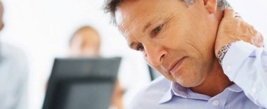 Cách trị đau vai gáy hiệu quả – Xoa bóp