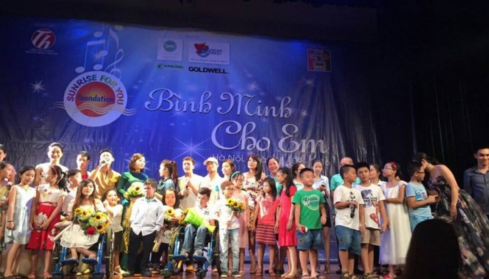 DƯỢC KIM LONG ĐỒNG HÀNH CÙNG TRẺ KHUYẾT TẬT VỚI CHƯƠNG TRÌNH “BÌNH MINH CHO EM”